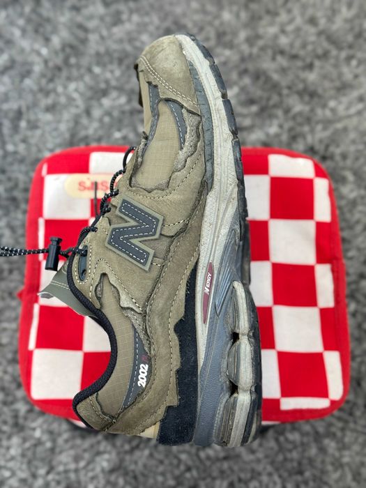 New Balance 2002R
