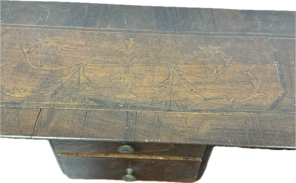 Старо писалище с интарзии