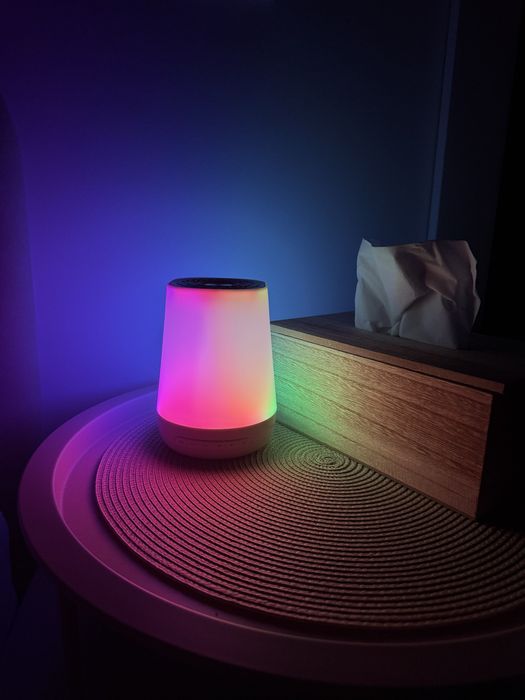 Boxa sunete albe si lumina calda (+RGB) pentru somn