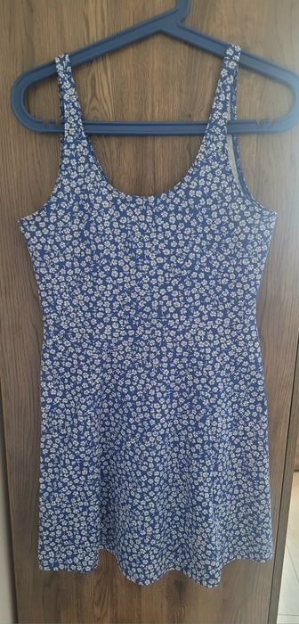 Синя рокля с бели цветчета