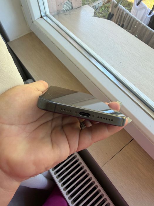Vând iPhone 15 pro Max