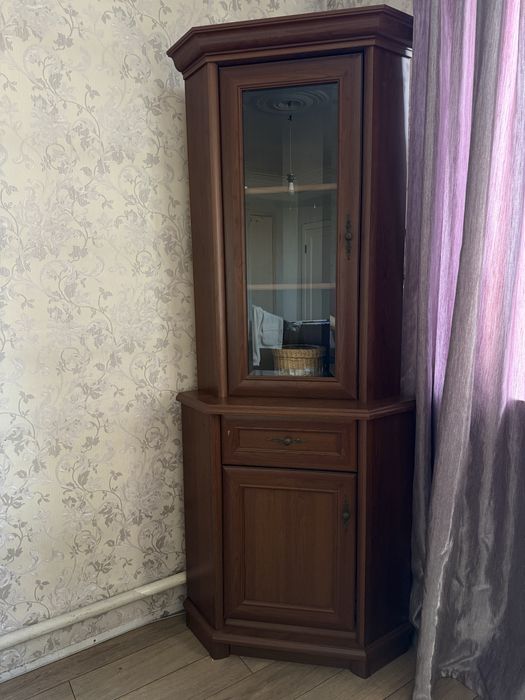 Продам шкафы и тумбу