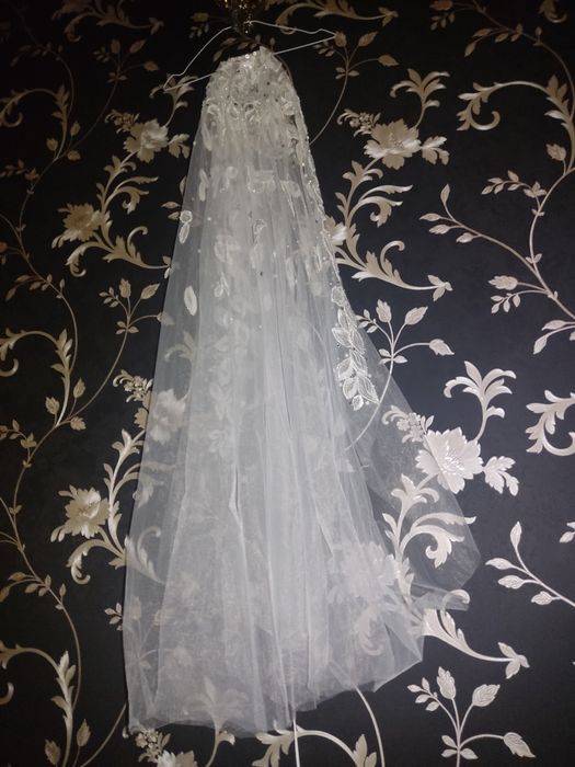 Скидка!Роскошная фата с камнями и вышивкой