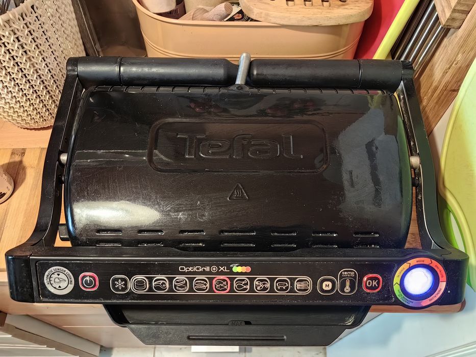 Grătar electric cu tava