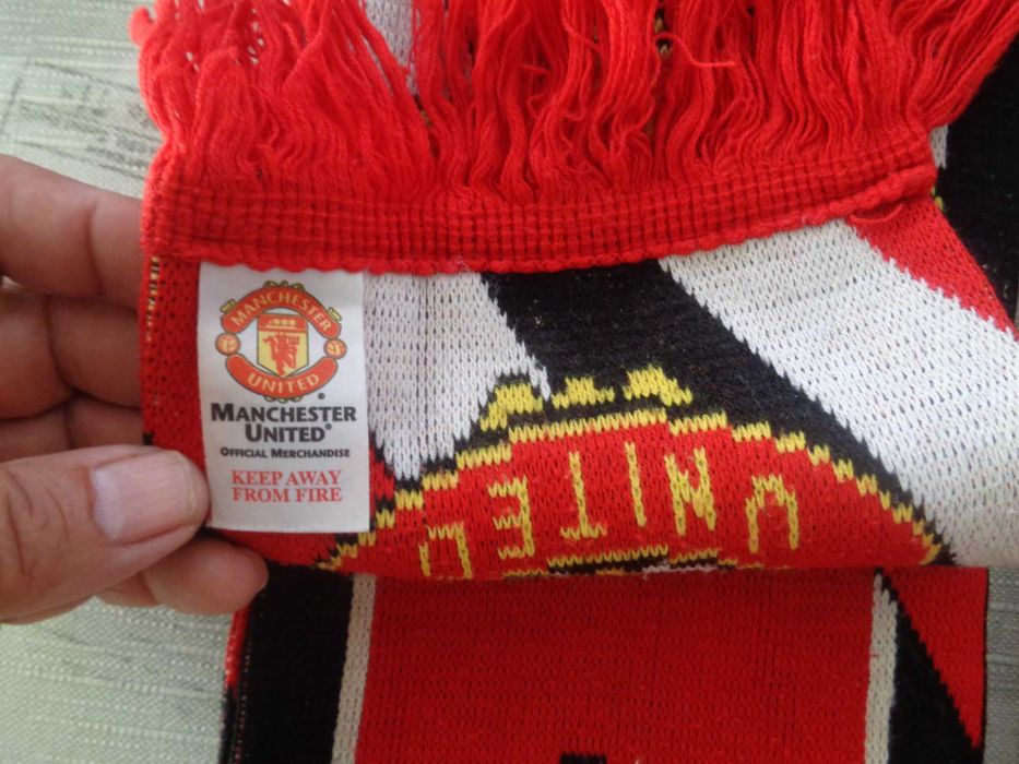 Продавам 2 Колекционерски Фенски Шалове Манчестър Юнайтед (Manchester United F.C.)