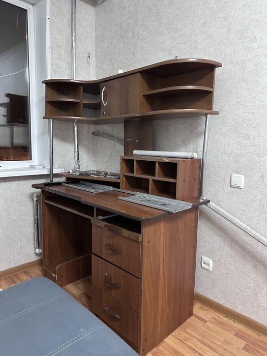 Продам стол компьютерный