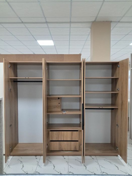 Шкаф распашной с пуш механизмом