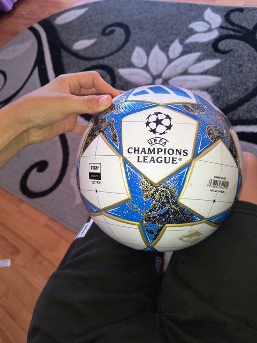Vând minge champions league urgent