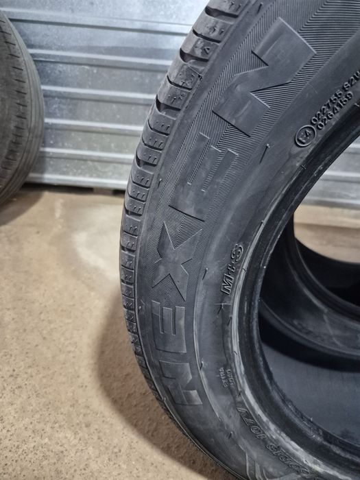 Продам шины б/у 235-60 R18