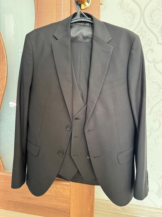 Продаю костюм для подростков