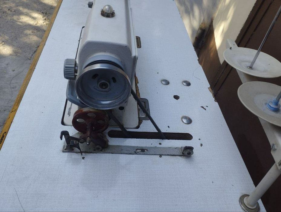 Продается промышленная швейная машинка SIRUBA в хорошем состоянии