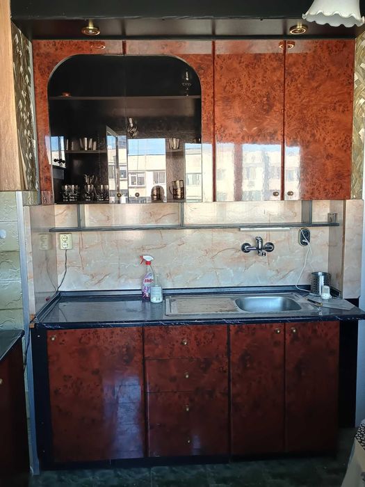 Модулна кухня с умивалник и абсорбатор