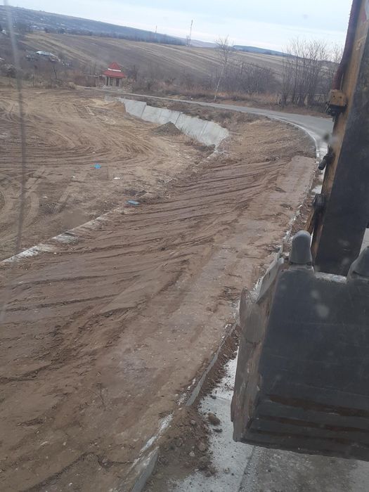 Inchirieri utilaje constructii Închiriez Excavator pe Pneuri – Prestări Servicii în Construcții și Terasamente