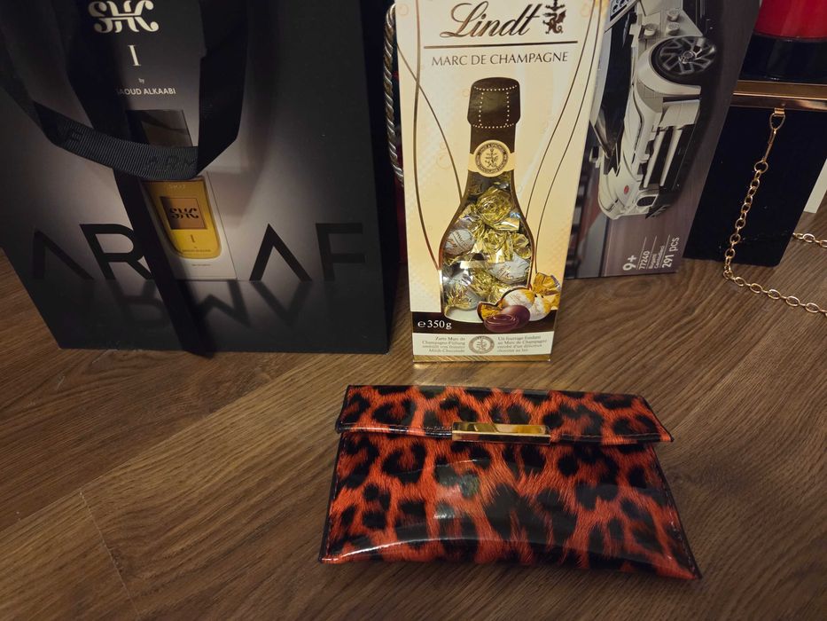 Нова черна лачена чанта 30/26 + портмоне