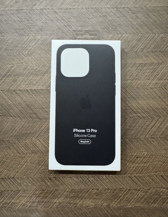 iPhone 13 Pro Silicone Case with MagSafe - Black