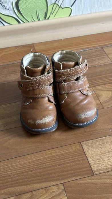 Продается детская обувь сандали, ботинки 500 тг