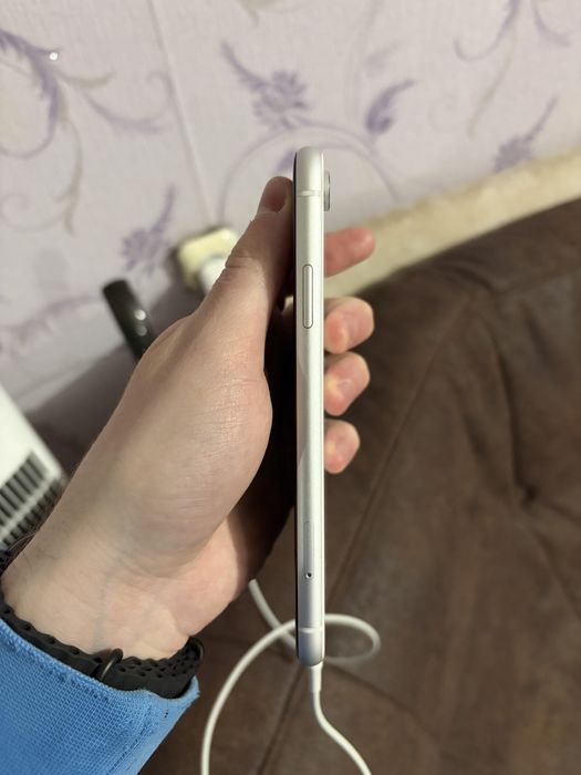 Продам iphone xr 64gb белый