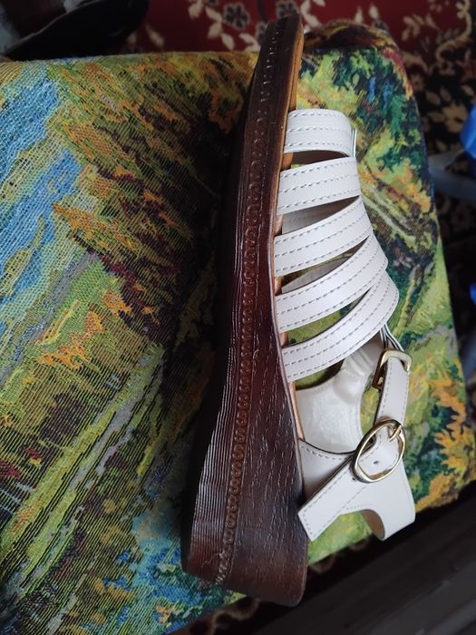 Sandale noi bej cu curele