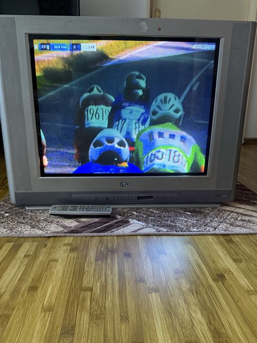 Televizor LG cu telecomanda