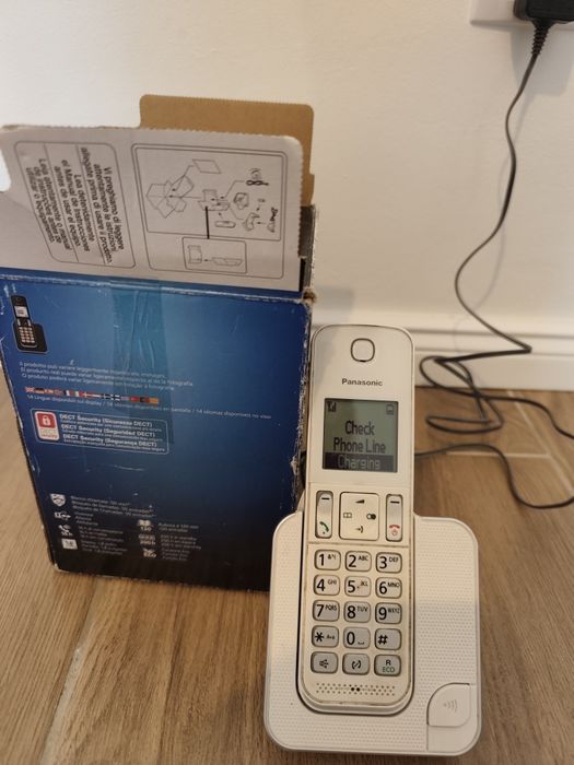 Telefon fix Panasonic KX-TGD310JT Alb ,urme de utilizare