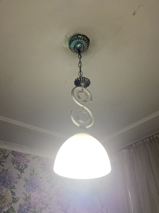 Продам люстры хорошие