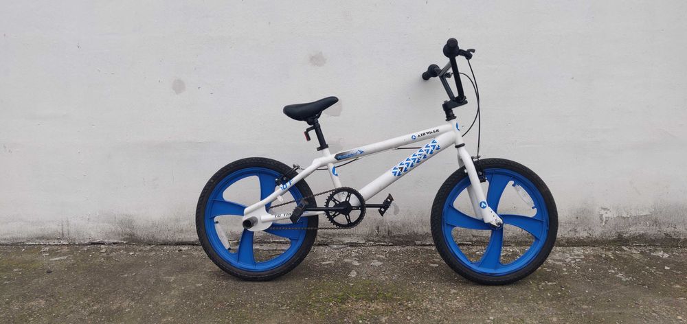 Bicicleta Bmx cu roti de 20 inch