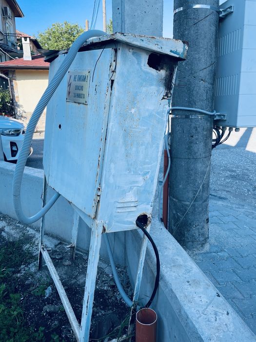 външно електрическо табло с автоматични предпазители