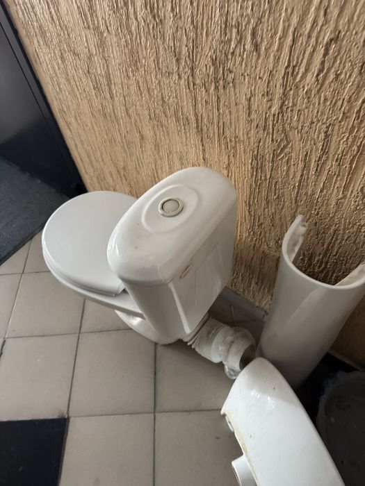 Продаю унитаз в отличном состояний