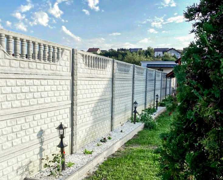 Stalpi si placi pentru gard pari din  beton si spalieri pentru culturi