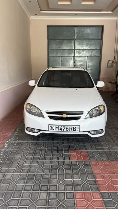 Chevrolet gentra 2021 yili 43000 klametr yurgan xolati zur rangi oq ab