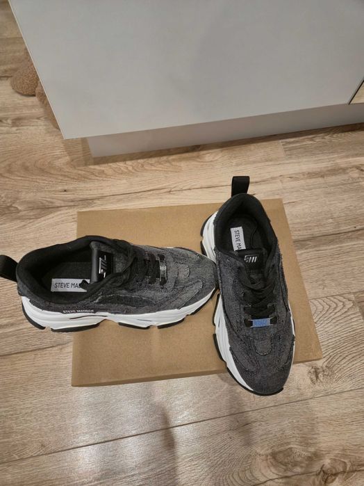 Adidasi Steve Madden