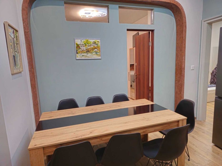 Нощувки - 4BR Central Retreat