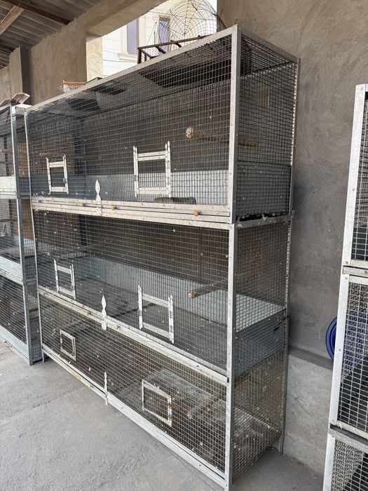 Продаётся клетка для попугаев (3-ярусная, алюминий)