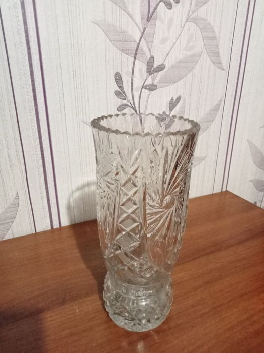 Продам вазу хрустальную.