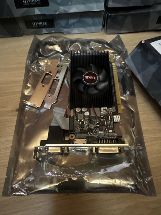 Placa video GPU QTHREE GT 210,1024 MB DDR3 64 biți HDMI DVI VGA,desktop frecvență bază 589 MHz PC PCI Express x16 profil redus