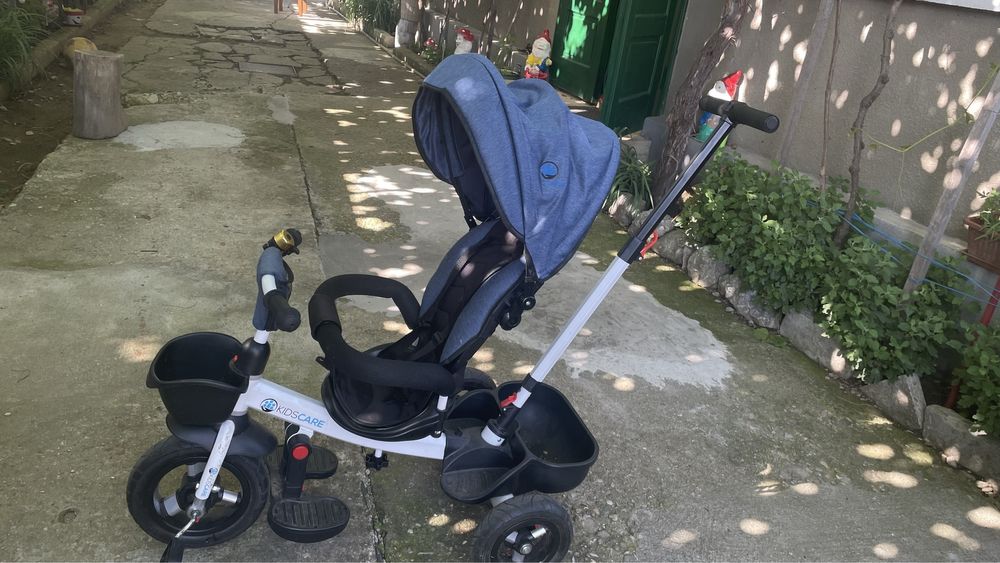 Cărucior tip tricicleta