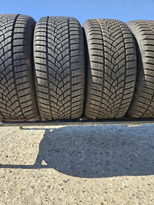 Vând anvelope iarna 265/40/20 265/40r20 GOODYEAR