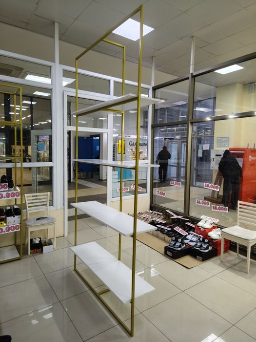 Стеллаж, витрина, полки