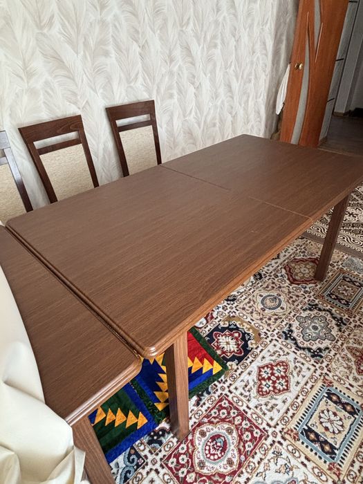 Продам 2 стола в гостиную, дерево