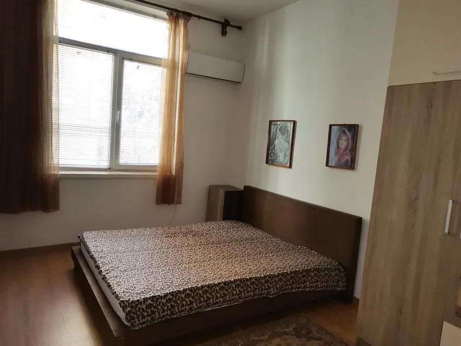 Дава се под наем Двустаен апартамент в София, Център - 65 кв.м за 600 € - Снимка #3