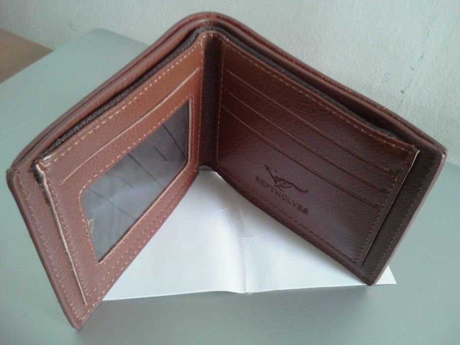 Продавам мъжки кожен портфейл