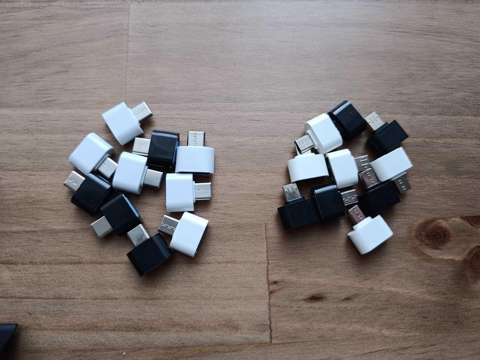 Accesorii Xbox – cabluri, adaptoare, gripuri, butoane