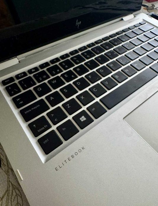 HP Elitebook 13.3" touch 360°  x360 1030-в отлично състояние