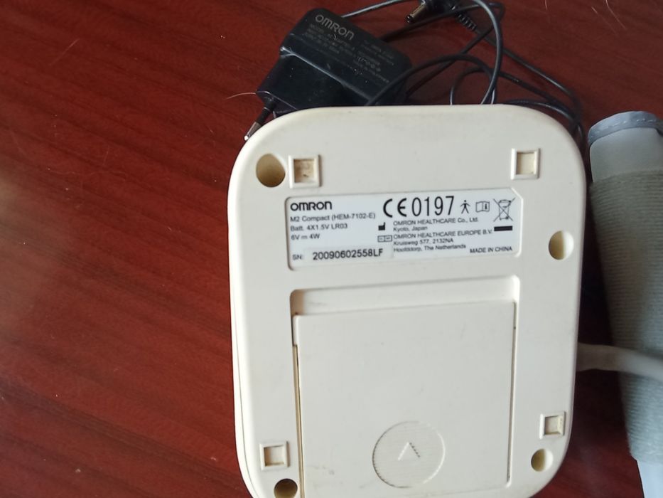 измеритель давления Omron