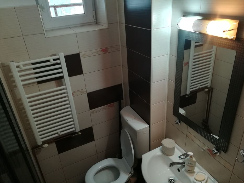 Închiriez apartament 2 camere pozitie centrala cu 2 camere mobilat și utilat