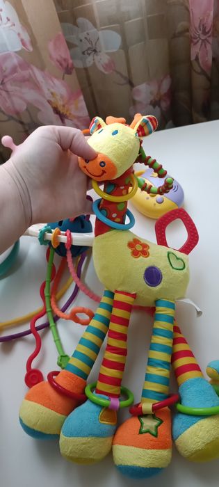 Продам игрушки (развиваешки) от 6 мес