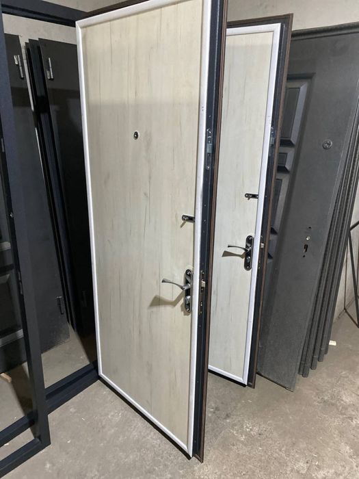 Temir eshik,желеный дверь