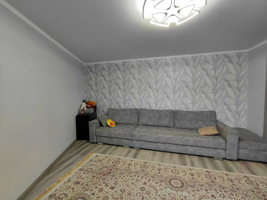 Продам 4 ком кв 8 мкр