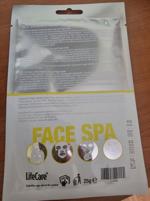 Masca facială cu venin de albine