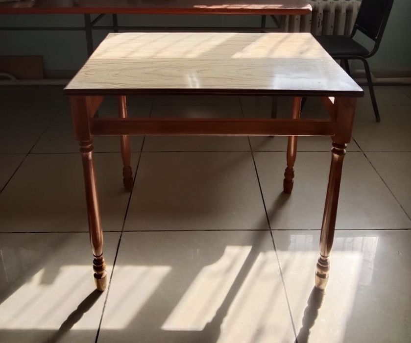 Кухонный стол из дерева 80х60